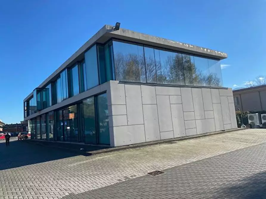 Immagine 2 di Locale commerciale in vendita  a Capannori