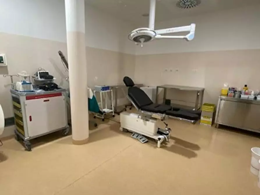 Immagine 7 di Locale commerciale in vendita  a Capannori