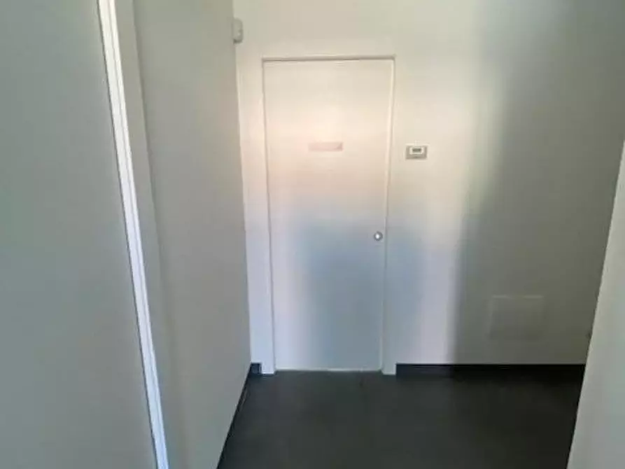 Immagine 4 di Locale commerciale in vendita  a Capannori