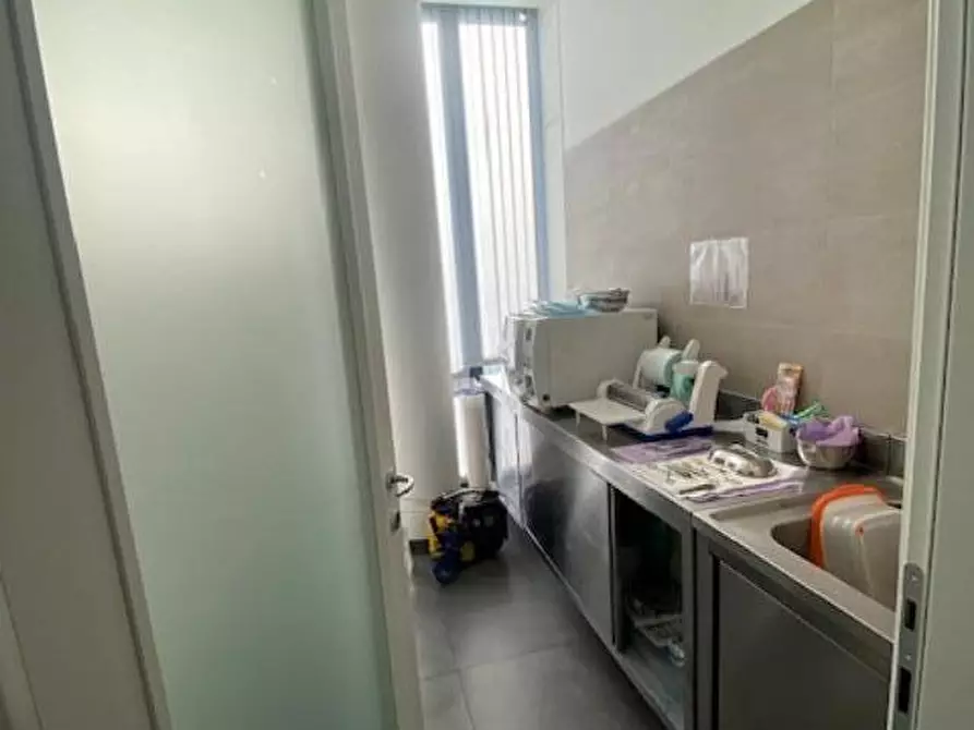 Immagine 8 di Locale commerciale in vendita  a Capannori