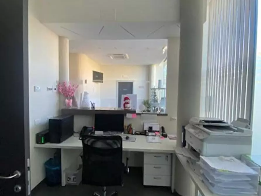 Immagine 13 di Locale commerciale in vendita  a Capannori