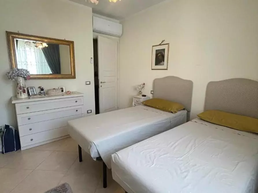 Immagine 9 di Villa in vendita  a Pietrasanta