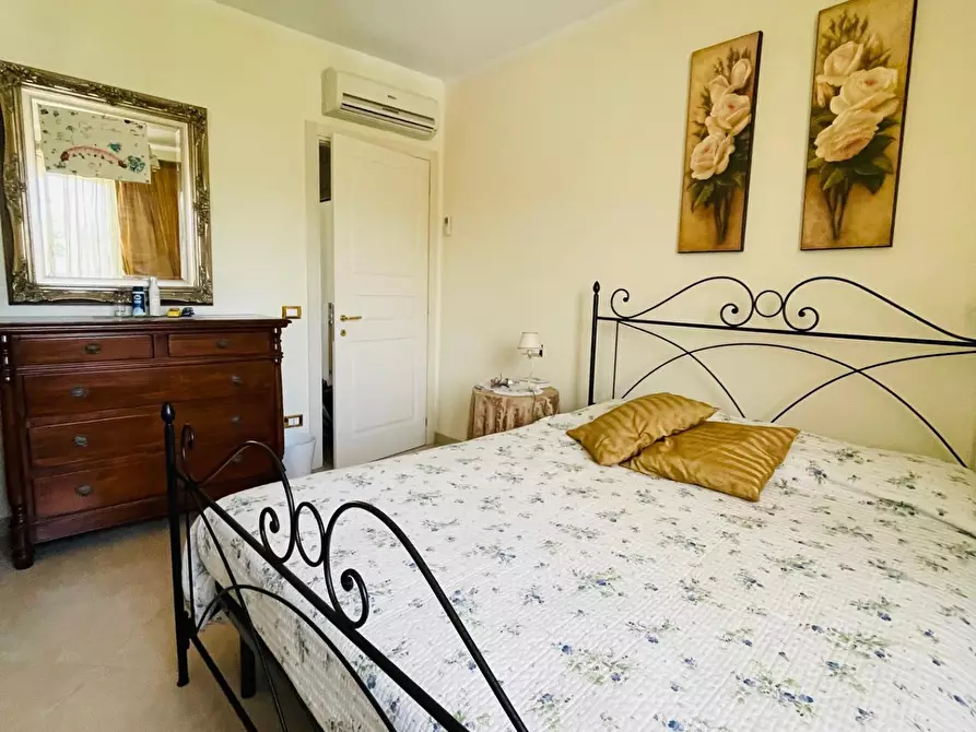 Immagine 19 di Villa in vendita  a Pietrasanta