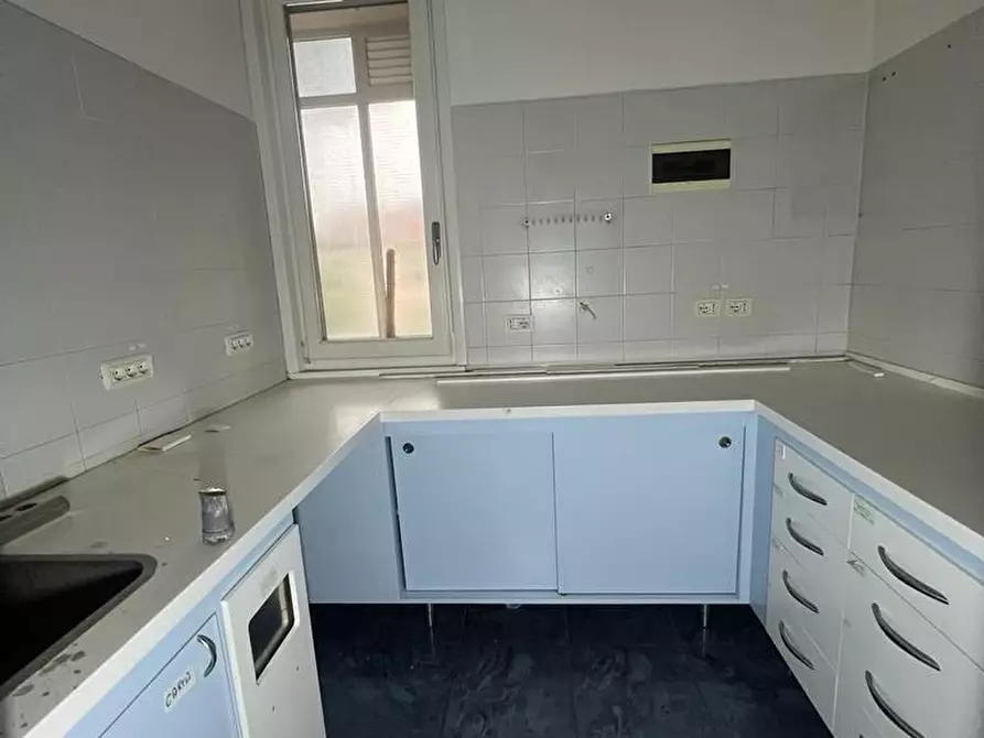 Immagine 13 di Ufficio in affitto  a Empoli