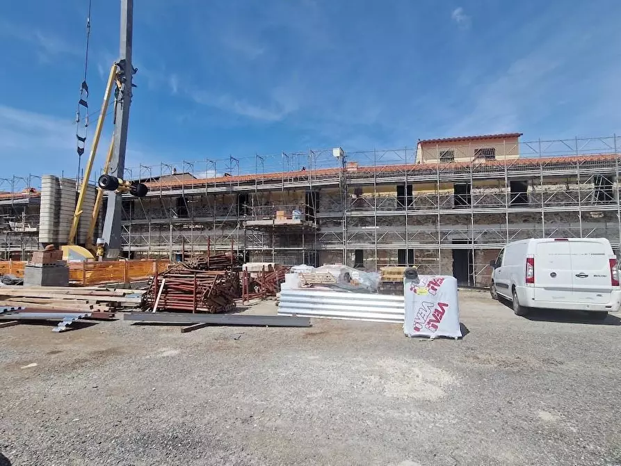 Immagine 37 di Appartamento in vendita  a Pisa