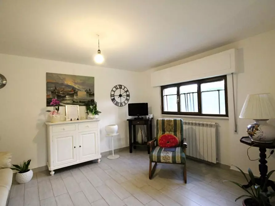 Immagine 11 di Villa in vendita  a Capannori