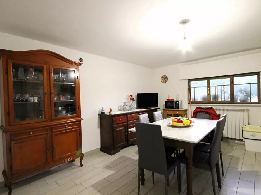 Immagine 12 di Villa in vendita  a Capannori