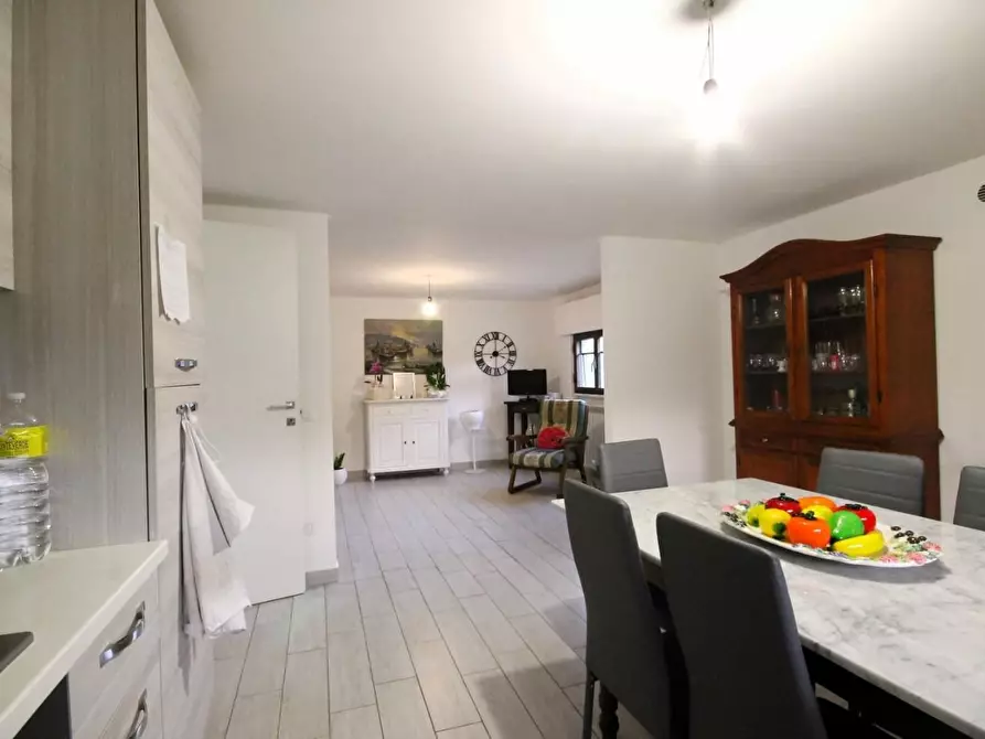 Immagine 14 di Villa in vendita  a Capannori