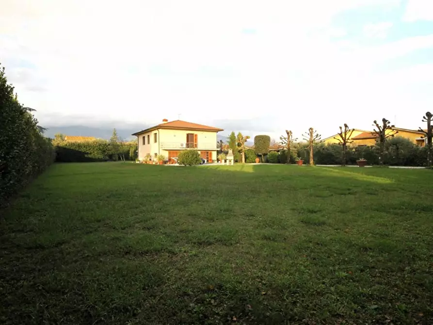 Immagine 7 di Villa in vendita  a Capannori