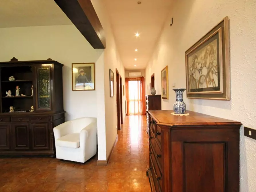 Immagine 23 di Villa in vendita  a Capannori