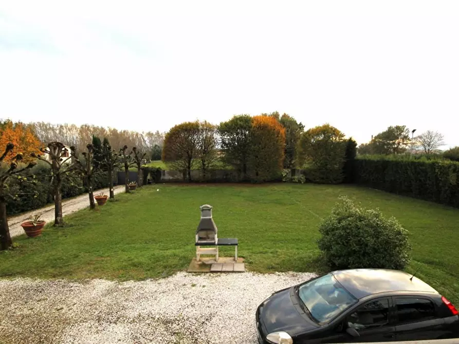 Immagine 9 di Villa in vendita  a Capannori