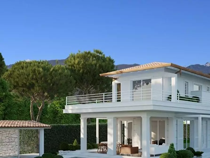 Immagine 1 di Villa in vendita  a Forte Dei Marmi