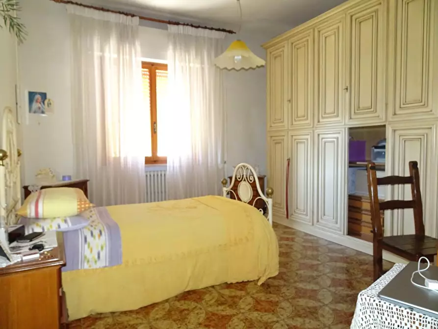 Immagine 8 di Casa bifamiliare in vendita  a Buti