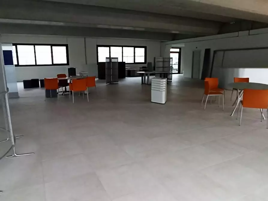 Immagine 6 di Laboratorio in affitto  a Lucca