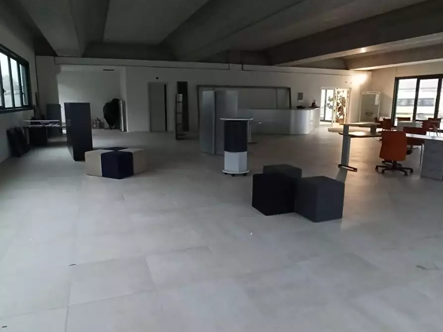 Immagine 4 di Laboratorio in affitto  a Lucca