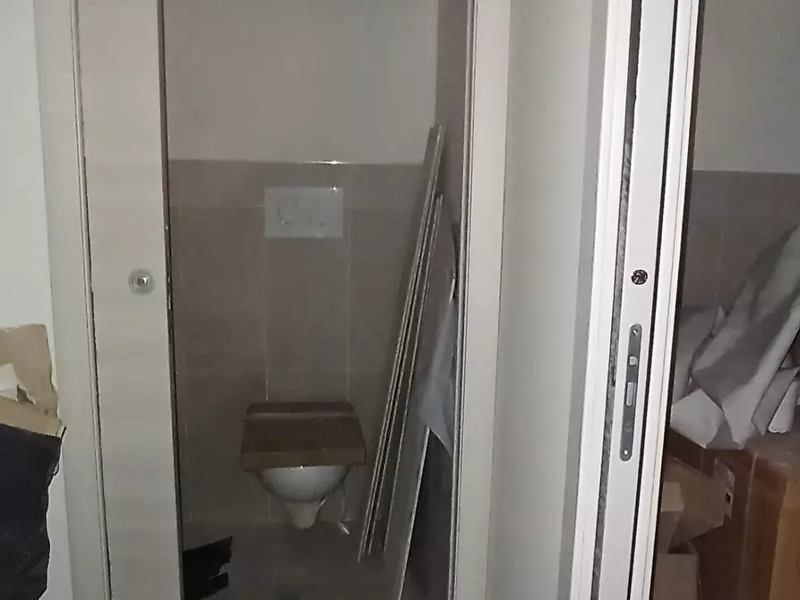 Immagine 2 di Laboratorio in affitto  a Lucca