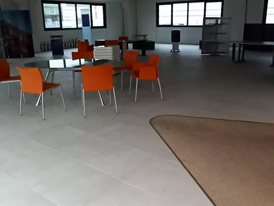 Immagine 7 di Laboratorio in affitto  a Lucca