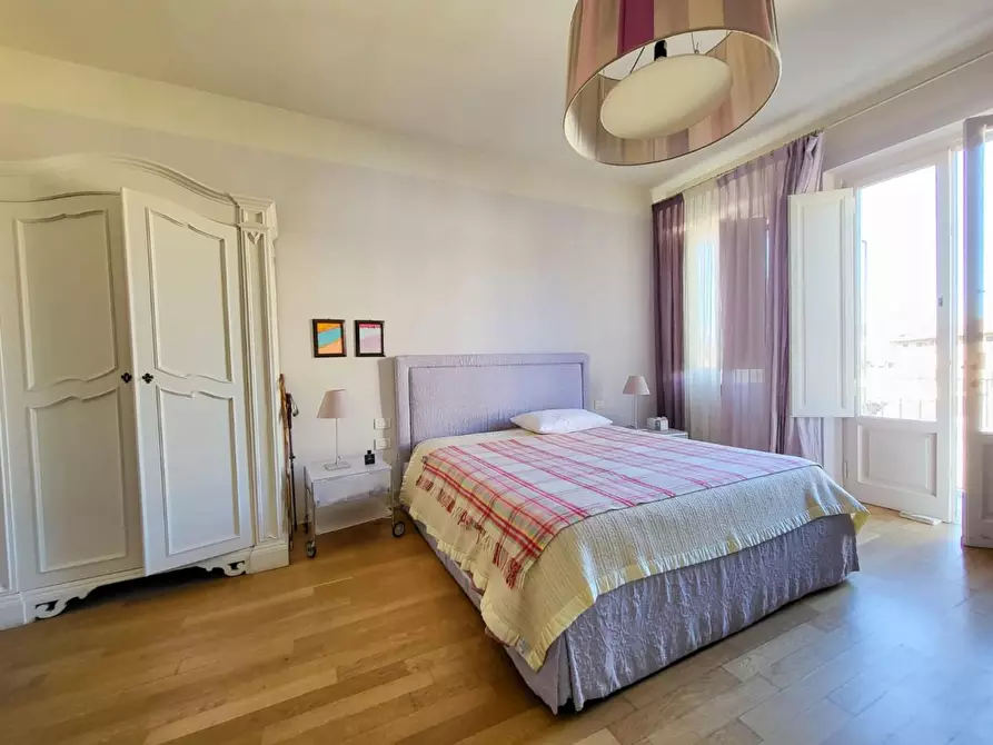 Immagine 13 di Appartamento in vendita  a Lucca