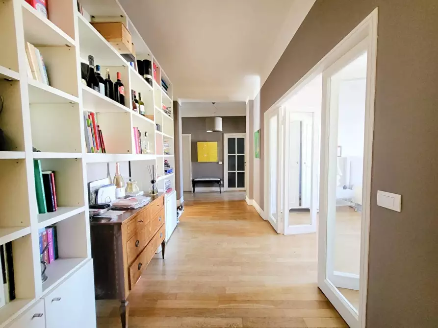 Immagine 7 di Appartamento in vendita  a Lucca