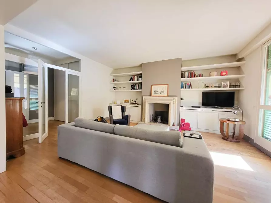 Immagine 2 di Appartamento in vendita  a Lucca