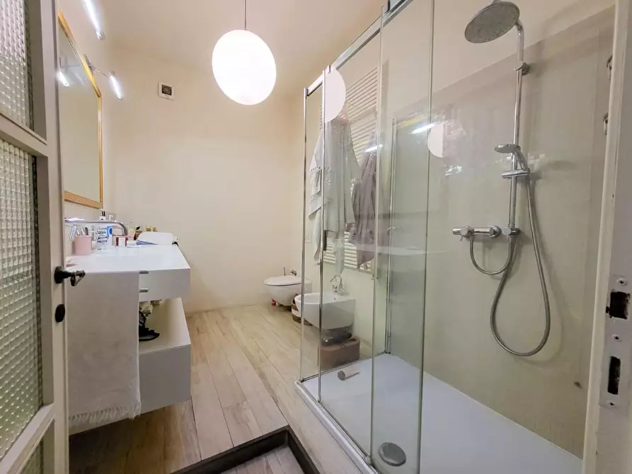 Immagine 15 di Appartamento in vendita  a Lucca