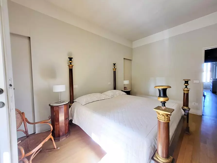 Immagine 11 di Appartamento in vendita  a Lucca