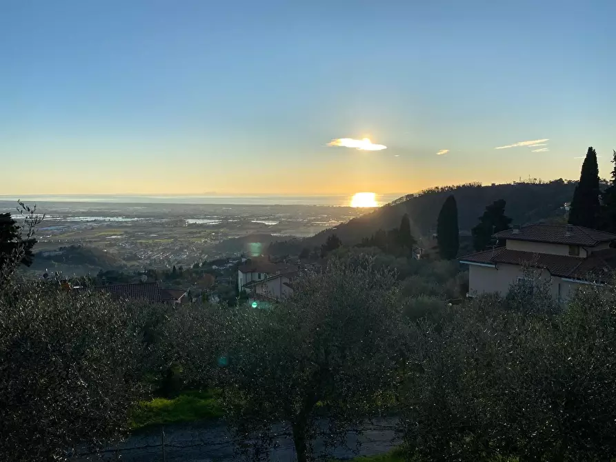 Immagine 1 di Casa bifamiliare in vendita  a Massarosa