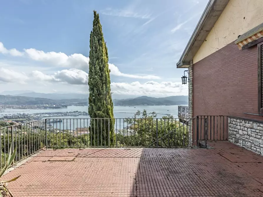 Immagine 21 di Villa in vendita  a La Spezia