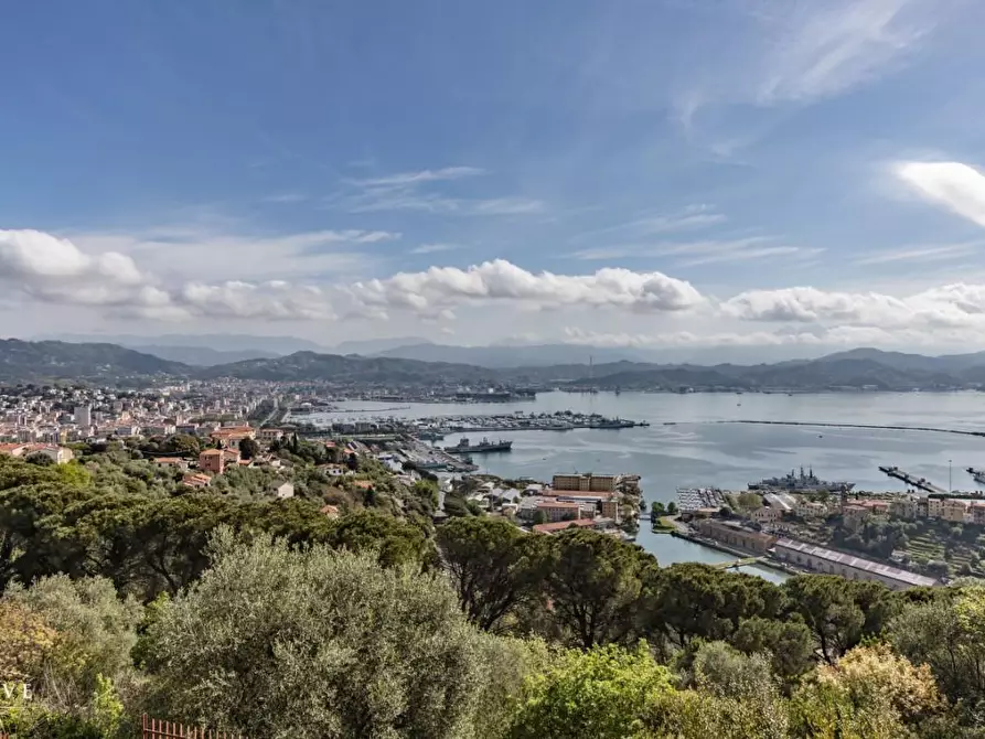 Immagine 24 di Villa in vendita  a La Spezia