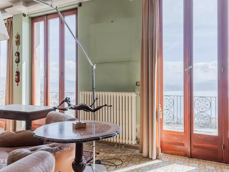 Immagine 2 di Villa in vendita  a La Spezia