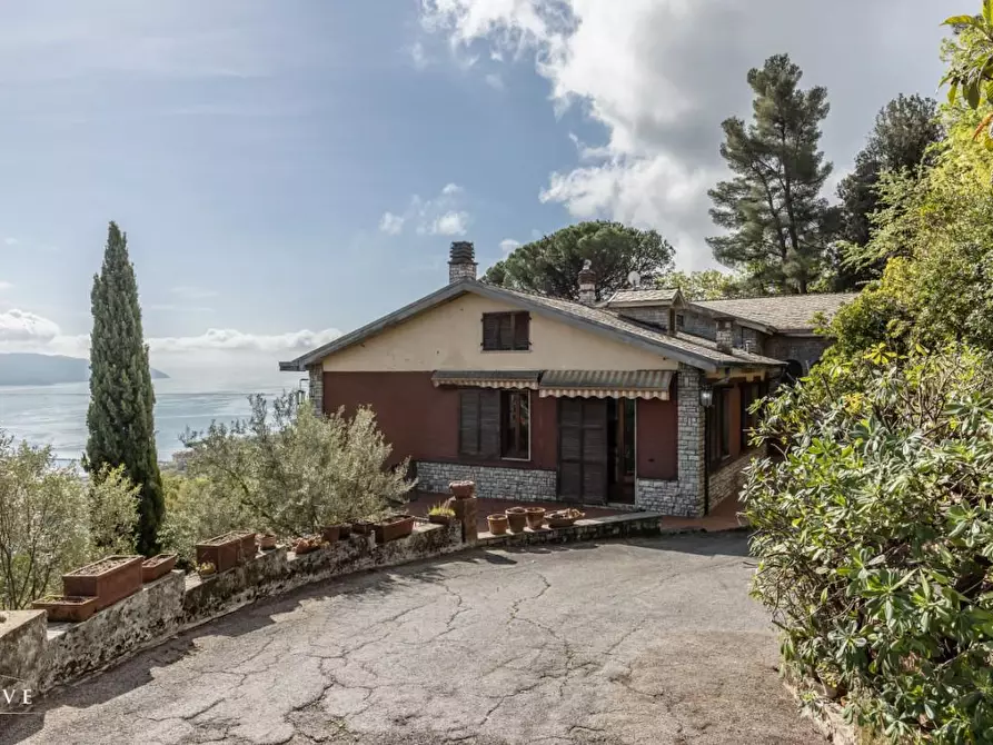 Immagine 1 di Villa in vendita  a La Spezia