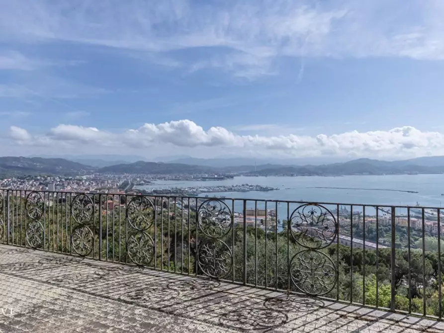 Immagine 6 di Villa in vendita  a La Spezia