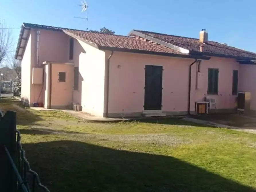 Immagine 1 di Casa indipendente in vendita  a Massa