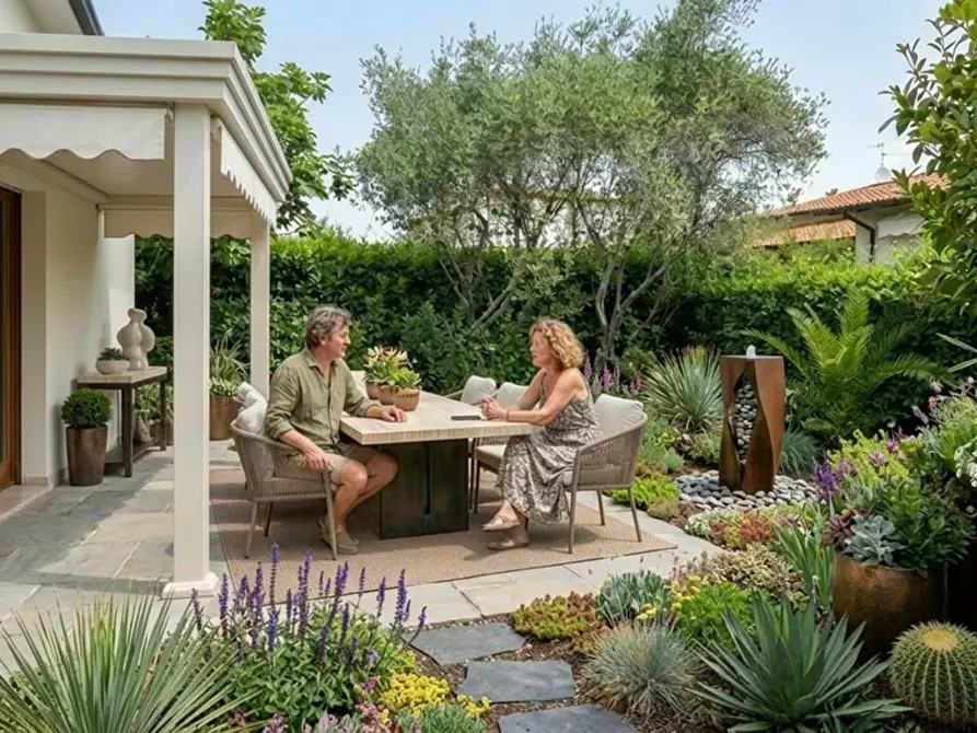 Immagine 1 di Villa in vendita  a Forte Dei Marmi