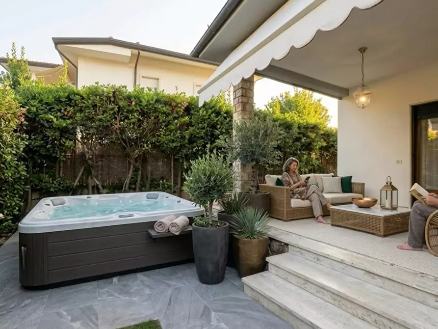 Immagine 6 di Villa in vendita  a Forte Dei Marmi