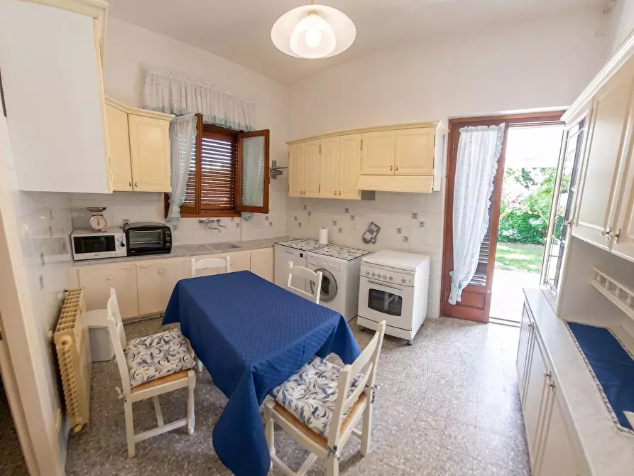 Immagine 11 di Villa in vendita  a Forte Dei Marmi