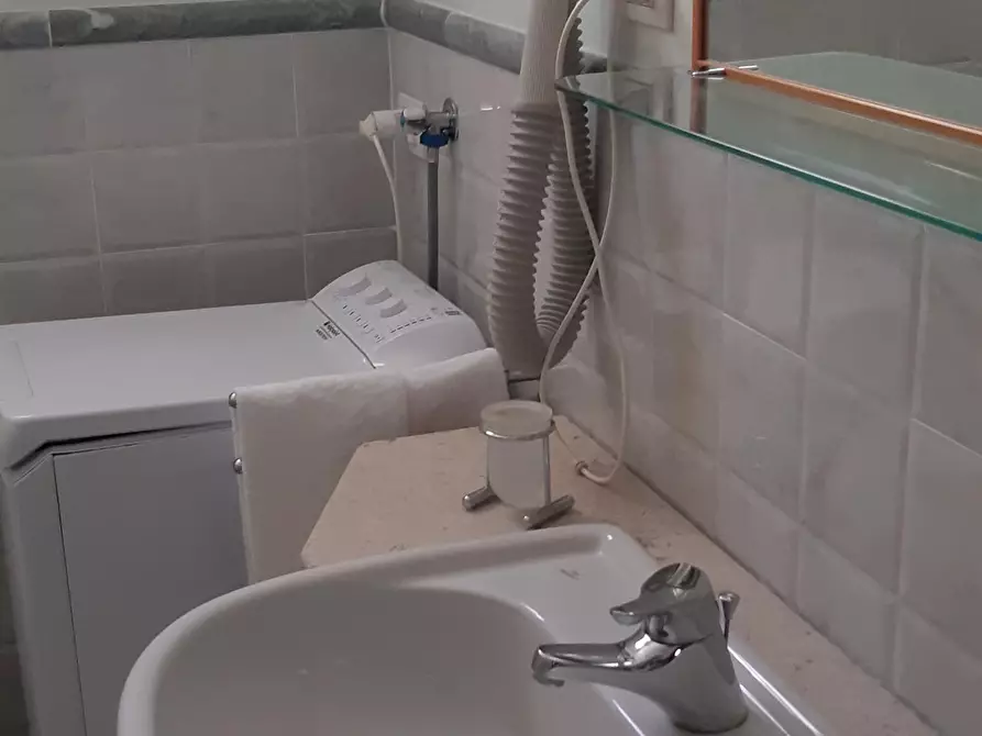 Immagine 14 di Appartamento in vendita  a Pietrasanta