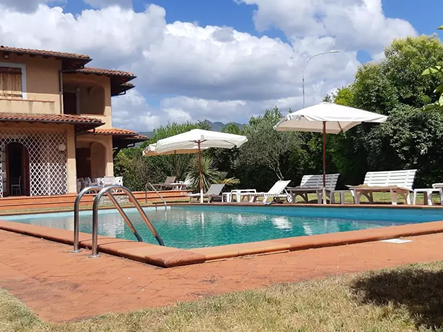Immagine 2 di Villa in affitto  a Forte Dei Marmi