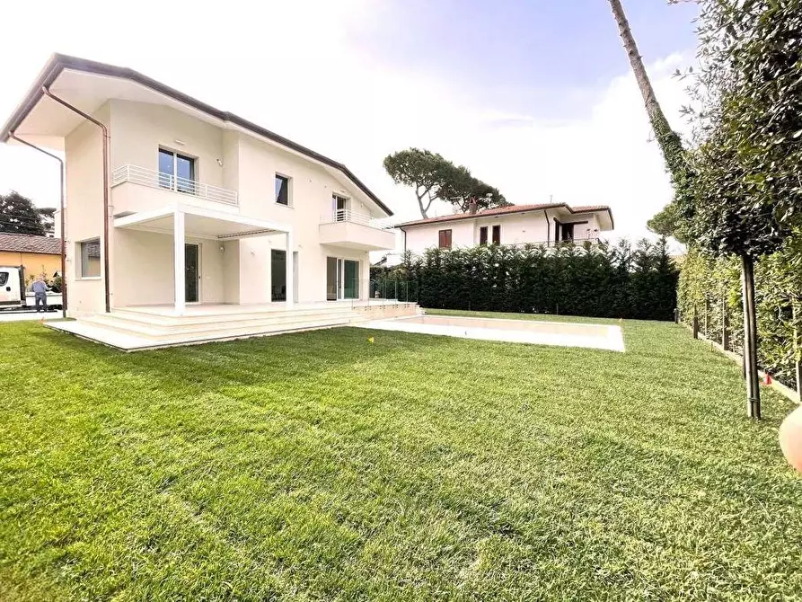 Immagine 6 di Villa in affitto  a Pietrasanta