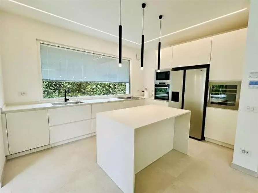 Immagine 24 di Villa in affitto  a Pietrasanta