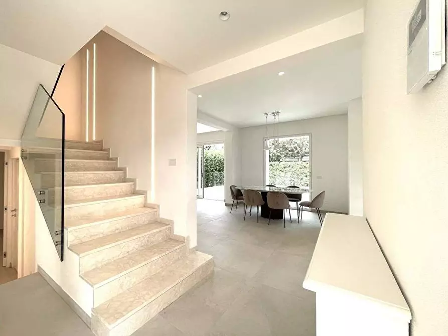 Immagine 19 di Villa in affitto  a Pietrasanta