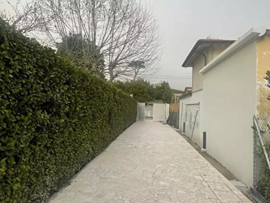 Immagine 62 di Villa in affitto  a Pietrasanta