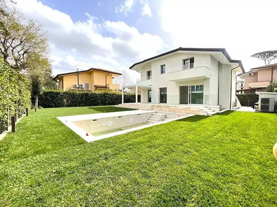 Immagine 5 di Villa in affitto  a Pietrasanta