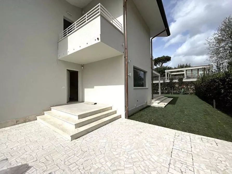 Immagine 7 di Villa in affitto  a Pietrasanta