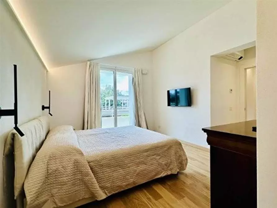 Immagine 33 di Villa in affitto  a Pietrasanta