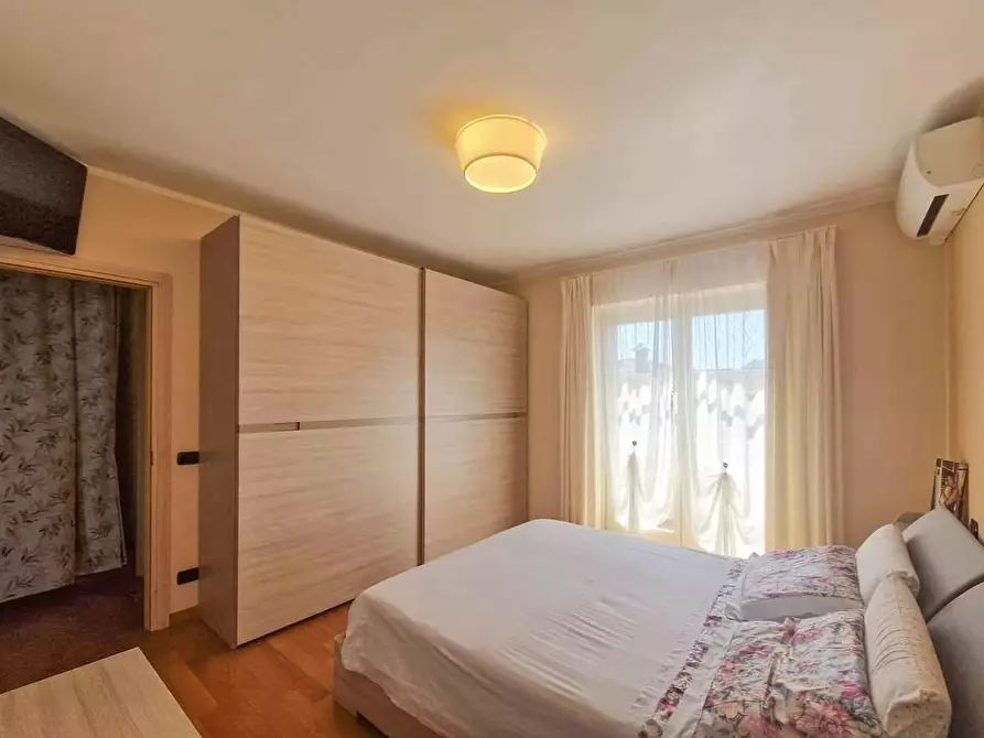 Immagine 28 di Casa bifamiliare in affitto  a Pietrasanta