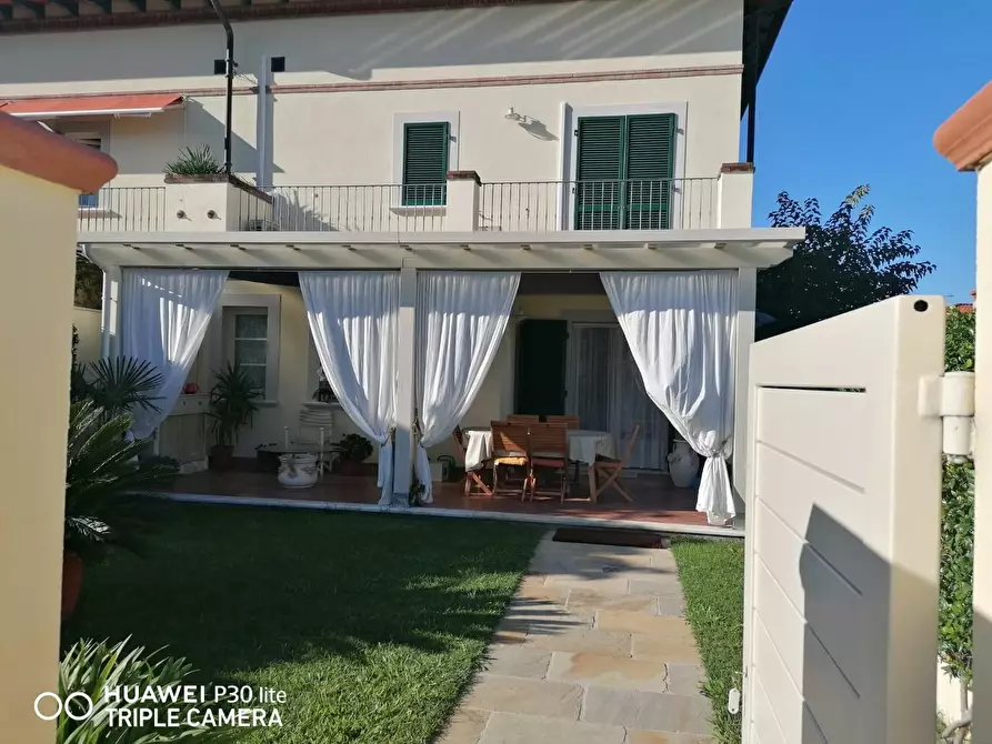 Immagine 9 di Casa bifamiliare in affitto  a Pietrasanta