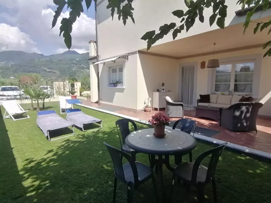 Immagine 4 di Casa bifamiliare in affitto  a Pietrasanta