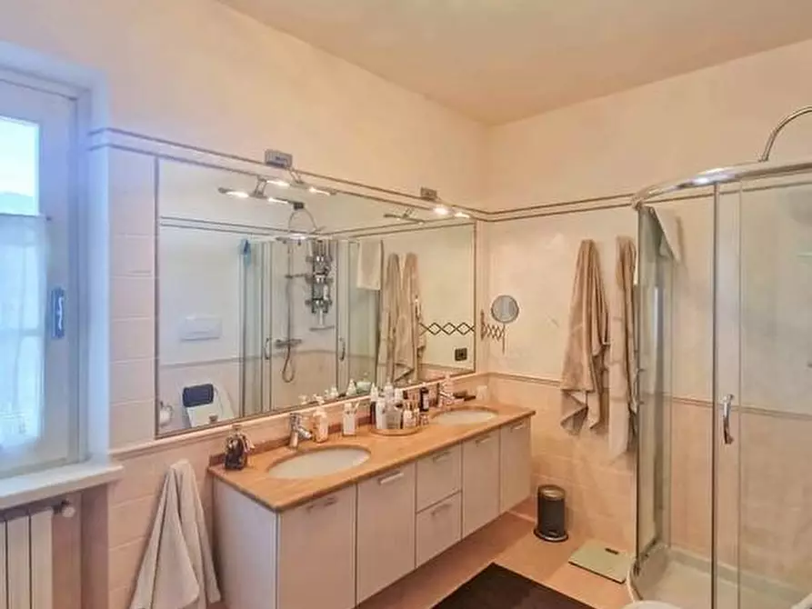 Immagine 37 di Casa bifamiliare in affitto  a Pietrasanta