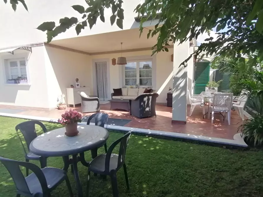 Immagine 2 di Casa bifamiliare in affitto  a Pietrasanta